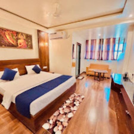 Hotel Parth Sitapur Muafi Zewnętrze zdjęcie