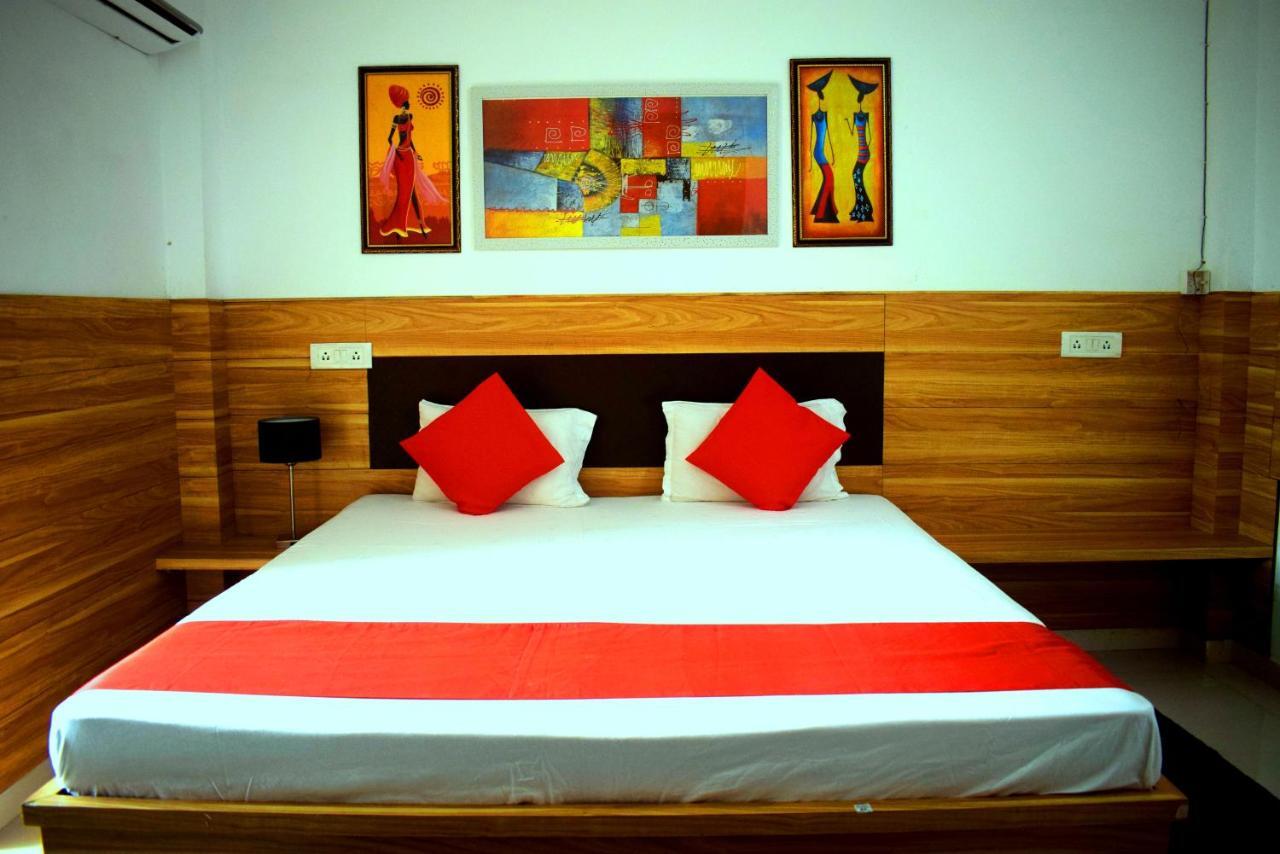 Hotel Parth Sitapur Muafi Zewnętrze zdjęcie