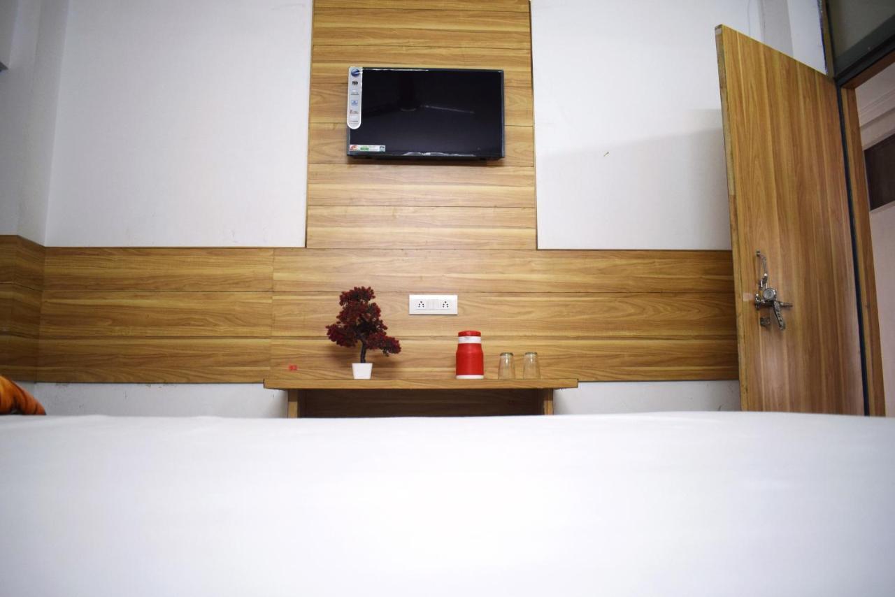 Hotel Parth Sitapur Muafi Zewnętrze zdjęcie
